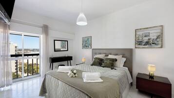 1 habitación, tabla de planchar con plancha, wifi gratis y ropa de cama