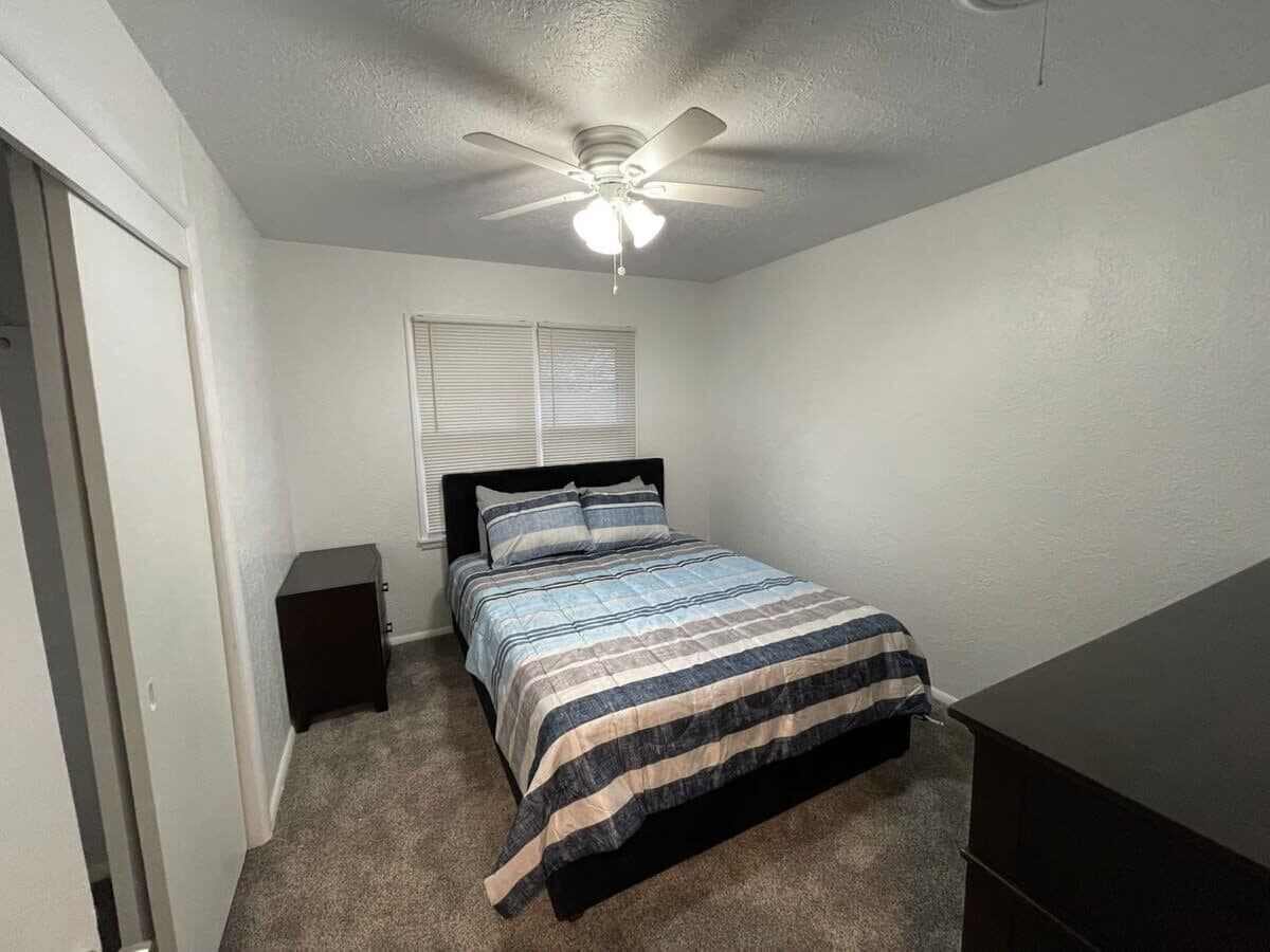 3 bedrooms, iron/ironing board, WiFi, bed sheets