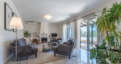 Ferienhaus 'Beachfront Luxury Villa La Cala' mit privatem Pool, WLAN und Klimaanlage