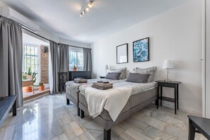 6 slaapkamers, een strijkplank/strijkijzer, gratis wifi, beddengoed