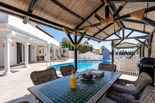 Ferienhaus 'Beachfront Luxury Villa La Cala' mit privatem Pool, WLAN und Klimaanlage
