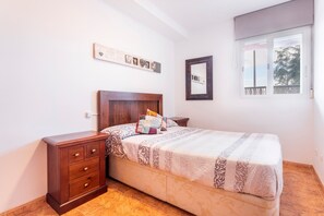 2 slaapkamers, een strijkplank/strijkijzer, wifi, beddengoed