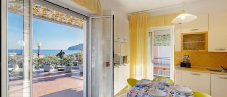 تناول الطعام