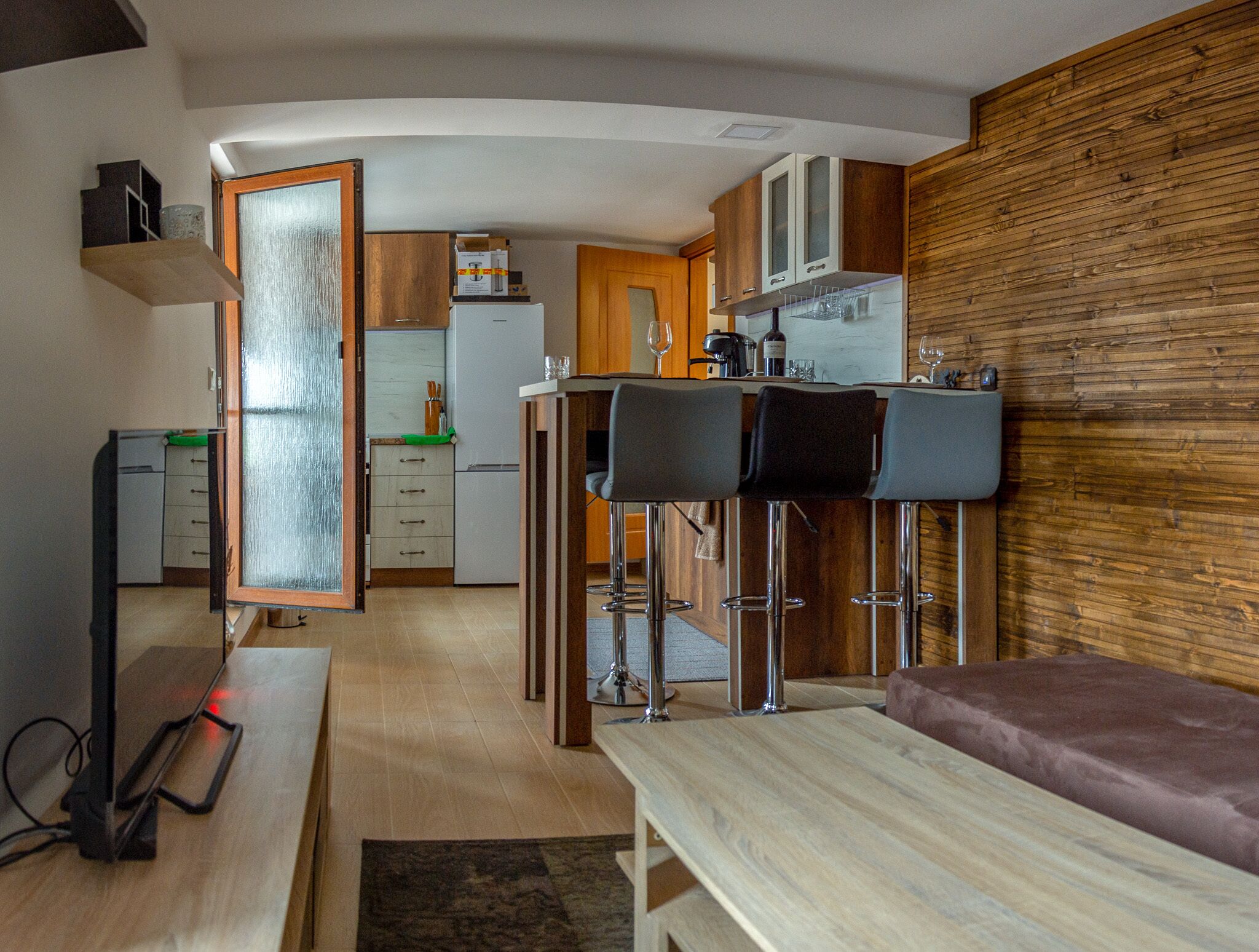 Panoramic House | Private kitchenette | Full-size fridge, microwave, oven, stovetop