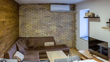 Panoramic House | Living area | 40-inch LED TV with digital channels, TV