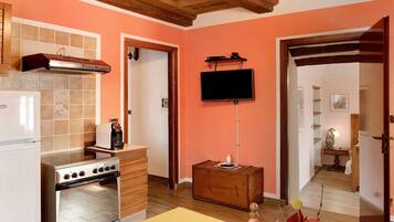 Frigorifero, forno, piano cottura, macchina per tè/caffè