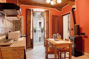 冷蔵庫、オーブン、コンロ、コーヒー / ティーメーカー