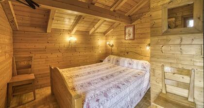 Chalet 'Le Ptit Grenier' with Mountain View, Private Terrace and Wi-Fi
