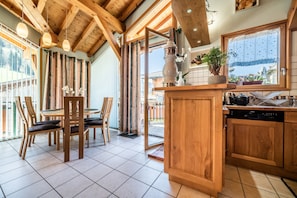 Dining - Chalet for 4 in Morzine with Mountain View, Private Terrace, and Wi-Fi (Morzine)