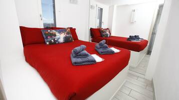 1 habitación, tabla de planchar con plancha, wifi gratis y ropa de cama