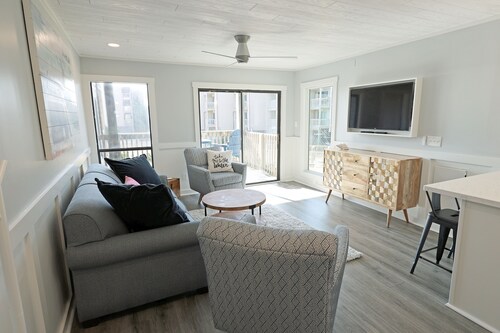 D109- Oceanfront Condo, 2 bedrooms, 2 baths, Community Pool, and Tennis!