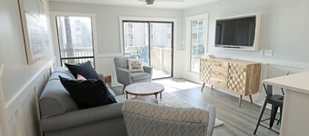 D109- Oceanfront Condo, 2 bedrooms, 2 baths, Community Pool, and Tennis!