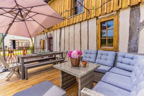 Outdoor dining - Maison La Grange with Shared Pool and Air Conditioning in Trensacq (Trensacq)