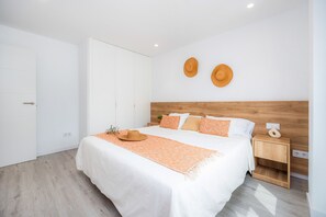 1 habitación, tabla de planchar con plancha, wifi gratis y ropa de cama