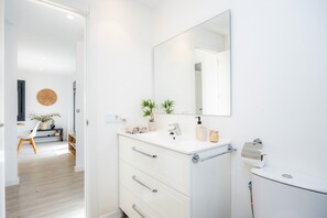 Dusch, hårtork och handdukar