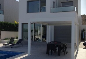Outdoor dining - Finca "Modern Orquidea Frontline" with Mountain View, Private Pool & Wi-Fi (Algorfa)