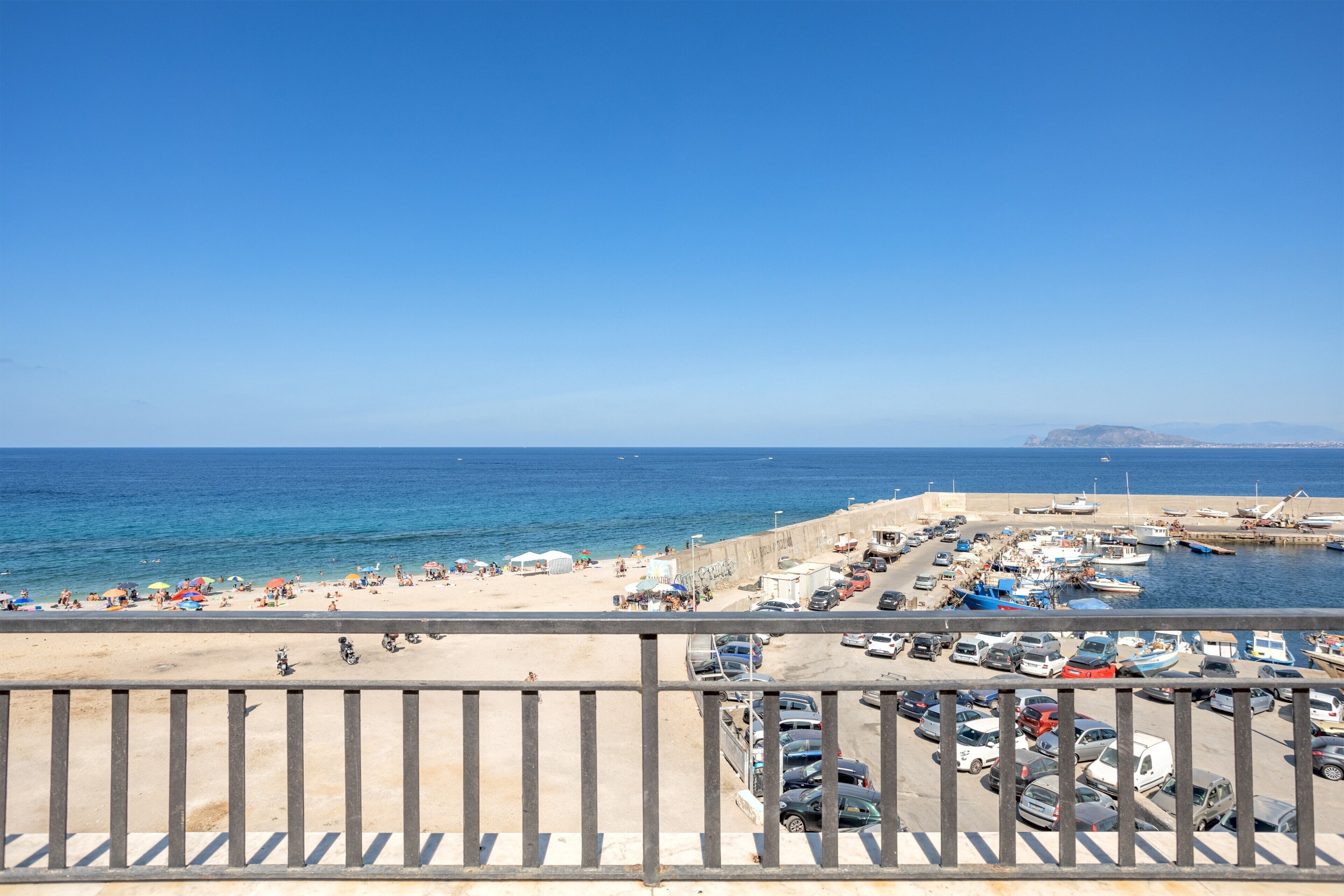 Una spiaggia nelle vicinanze