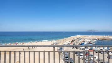 Una spiaggia nelle vicinanze