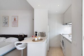 1 chambre, fer et planche à repasser, Wi-Fi gratuit, draps fournis