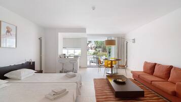 1 habitación, tabla de planchar con plancha, wifi gratis y ropa de cama