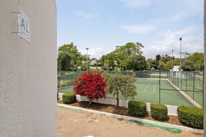 Sport court - Apartment 'Cosy Beach Loft Pedras Del Rei' with Shared Pool, Wi-Fi and Air Conditioning (Santa Luzia)