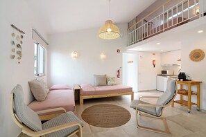 TV - Apartment 'Cosy Beach Loft Pedras Del Rei' with Shared Pool, Wi-Fi and Air Conditioning (Santa Luzia)