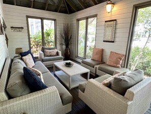 Smart TV - Luxury Renovation 2026! - 194 Ft to Beach in Seaside, 2 Kings & 2 Adult Bikes (Santa Rosa Beach)