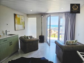 Deluxe kamer | Een kluis op de kamer, individueel gedecoreerd, individueel gemeubileerd