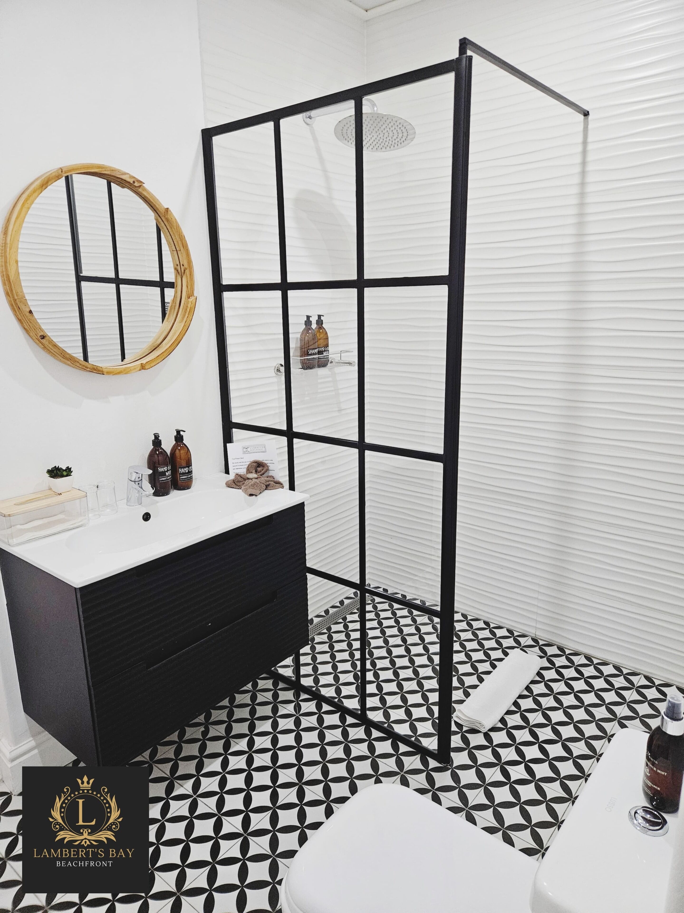 Luxury Room, Beach View | Bathroom | Shower, rainfall showerhead, free toiletries, hair dryer