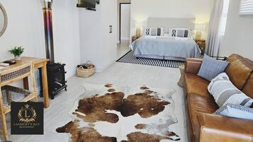 Luxury Room, Beach View | In-room safe, individually decorated, individually furnished, desk