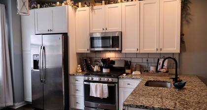 Luxury 4 BR Townhouse w/ Parking