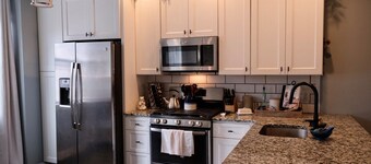 Luxury 4 BR Townhouse w/ Parking