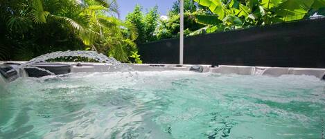 Bain à remous extérieur