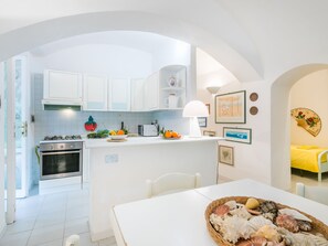 Frigorifero, microonde, forno, lavastoviglie