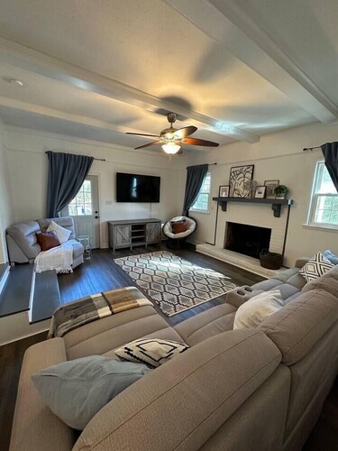 Ultimate Family Getaway: Private Pool & Hot Tub, Game Rooms & Playground