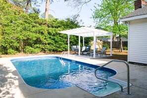 Pool - Ultimate Family Getaway: Private Pool & Hot Tub, Game Rooms & Playground (Fayetteville)
