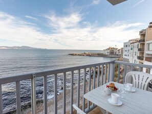 Outdoor dining - Vista a Mar by Interhome (L'Escala)