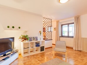 TV - Apartment Mila by Interhome (Colico)