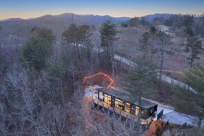 Exterior - Zenplicity Cabin. Pet friendly, views, hot tub, smart home! 5 minutes from TGSP (Lakemont)