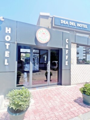 Front of property - Deadel Hotel (Antalya)