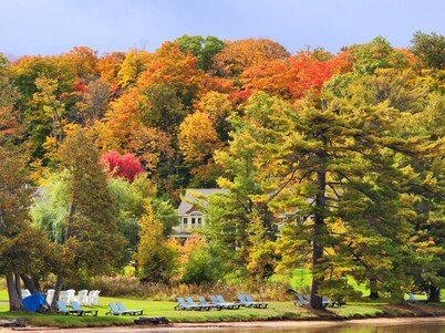 Stunning 3 bedroom cottage on Lake Joseph. Web site is: muskokanonlakejoseph.com