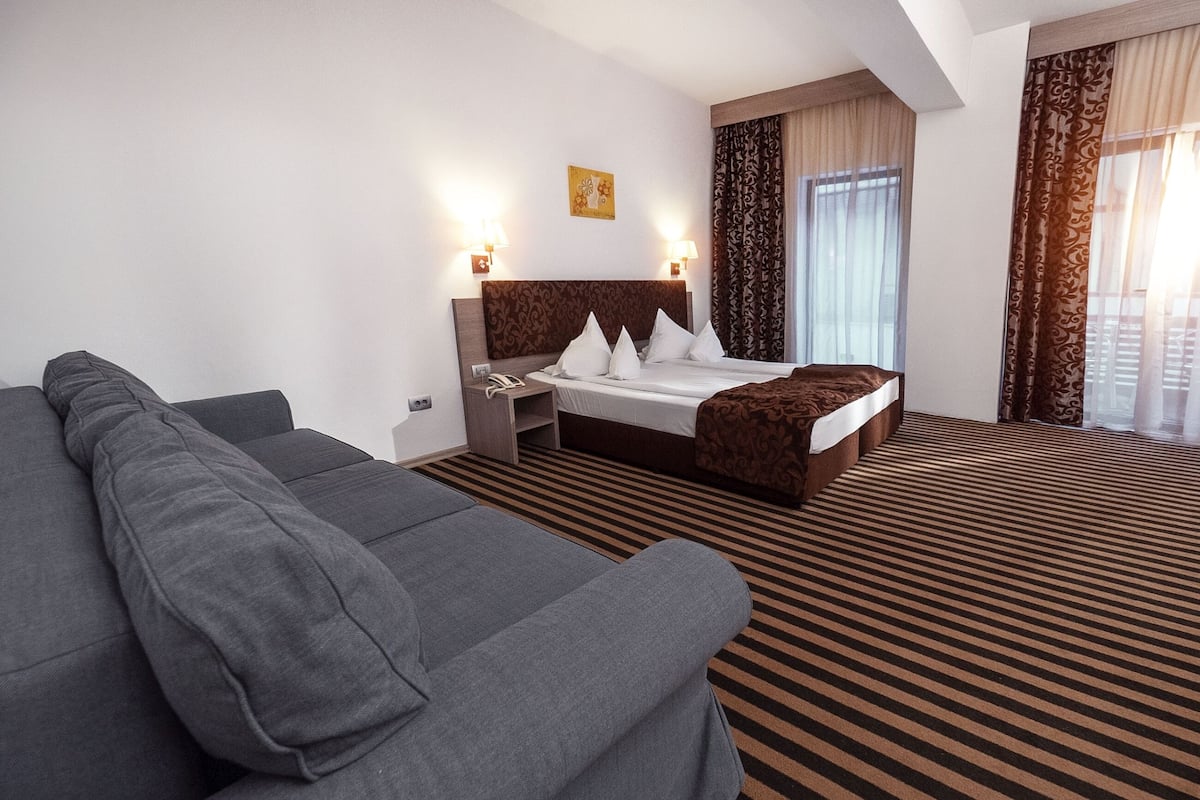 1 bedroom, desk, free WiFi, bed sheets