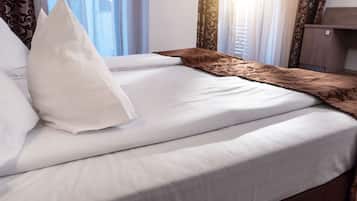 Executive Room | 1 bedroom, desk, free WiFi, bed sheets