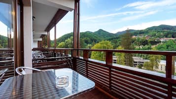 Habitación estándar, vista a la ciudad | Terraza o patio