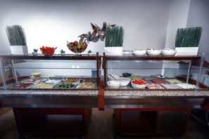 Bao gồm bữa sáng buffet hàng ngày