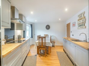 Dishwasher, high chair, freezer - 4 bedroom accommodation in Teignmouth (Teignmouth)