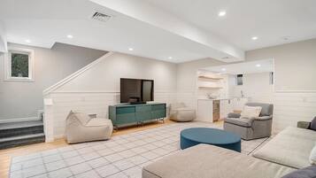 Televisión, estéreo y monitor de computadora