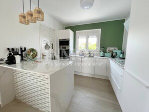 Kühlschrank, Mikrowelle, Geschirrspüler