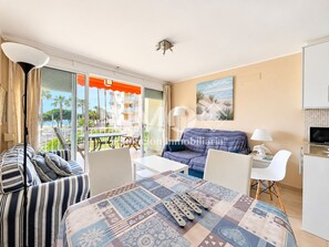 Living area - In 1st line of the beach, La Llosa area (Cambrils)