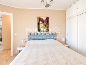 Room - In 1st line of the beach, La Llosa area (Cambrils)